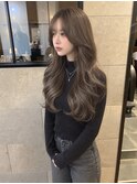 レイヤーカット×アッシュグレージュ
