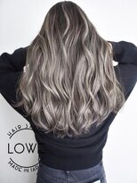 ルーヴェ(LOWE)&nbsp;【LOWE】外国人風バレイヤージュで大人ハイトーンを楽しむ