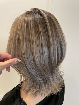 ラフ 新宿(Laff) 新宿/ハイトーン/ボブ/グレーベージュ/白髪ぼかし/ブリーチ