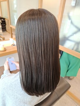 リュクスバトーバイトリコ 船橋南口店(Luxe BATEAU by tricot) オリーブグレージュ