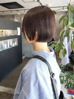 キキ(KIKI) コンパクトにおさまるショートボブ