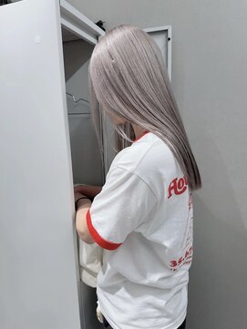 ベガ 福岡天神(VEGA) ロング ケアブリーチ ミルクティーベージュ 顔まわり 10代