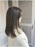 オリーブベージュ