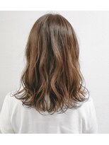 ジェナ(Jena)&nbsp;やわらかアッシュベージュ×切りっぱなし透け感ミディアム