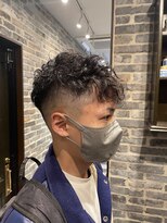 ミリオンバックス 御徒町店(Million Backs)&nbsp;スペインカール/スキンフェード/束感ショート<理容室>[メンズ]