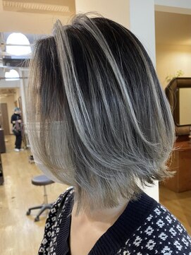 ブリッツ レボ(BLITZ-REVO) 外はねボブ×ハイコントラストバレイヤージュs 20代30代40代