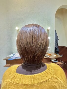 エルサフィロ ヨドヤバシ(el zafiro yodoyabashi) 【el zafiro yodoyabashi】大人女性寒色系ショートスタイル