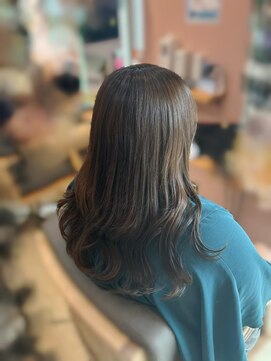 ソトエアンドマーブ 久喜店(SOTOE&marbb) 暗すぎないオリーブカラー