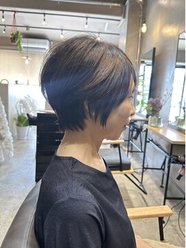 ルベロ(Rubello) 大人ショートボブ