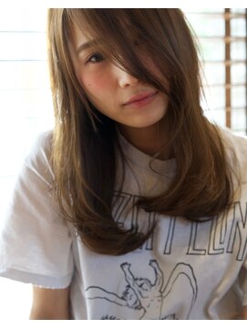 ヘアデザイン ソラ(Sola) 内巻きストレートロング+うざバンク×ゴールドブラウン