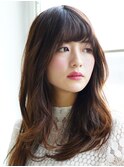 色気もさりげなく引き出したセミロング