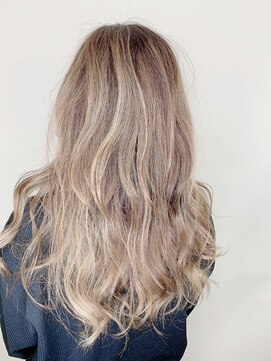 トリニティ(trinity) 春髪ロングレイヤーシナモンベージュ