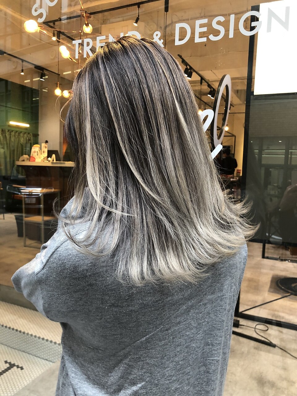 バレイヤージュ×エアタッチ×グレージュ×ハイライト：L055070484