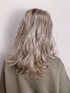 ヘアサロンM 新宿 デザインカラー/厚めバング/ローライト/スリークボブ