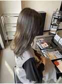 オリーブベージュ