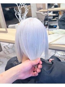 モニカ 原宿店(MONIQA) ホワイトシルバー