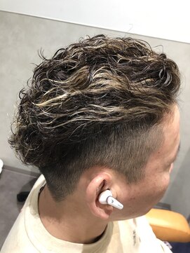 リトルクイニー(LittleQueenie) メンズパーマ・スタイル