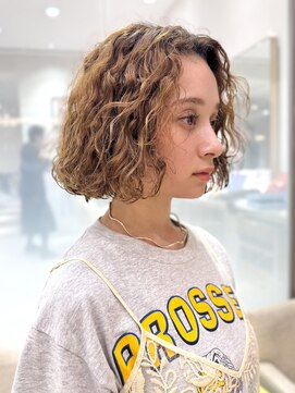 ピークアブー 銀座中央通り(PEEK-A-BOO) クセを活かしたナチュラルカーリーボブ