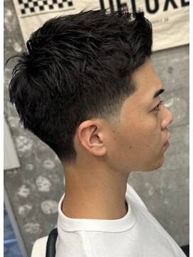 フランクスバーバーザスタンド(Frank’s barber the stand) フェザーパーマサーフカール刈り上げセンターパート