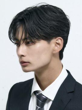 アーリー(Ali'i) コンマヘアシースルーバングセンターパートフェザーパーマ韓国