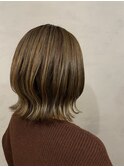 肩上切りっぱなしライトボブ