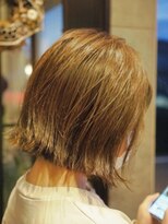 メゾン アヴァロ(Maison Avallo)&nbsp;ハイトーンカラーの切りっぱなしボブ