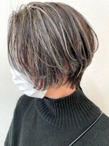 ウル(uLu.)&nbsp;【筋感】コントラストハイライト×ショートスタイル☆