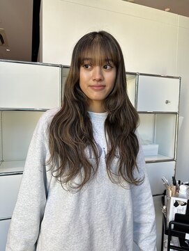 ステア ケース(stair case) たっぷりレイヤー　たっぷりハイライト　外国人風