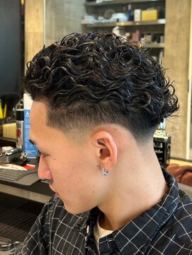 ビンゴ(BINGO) 1498黒髪波巻きツイストスパイラルパーマ刈り上げ束間ショート