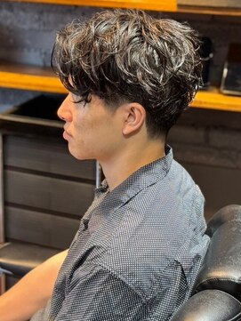 レオザバーバー(LEO the Barber) 刈り上げツーブロック 無造作パーマ 簡単スタイリング