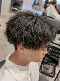 刈り上げセンターパートツーブロツイストスパイラルパーマ縦落ち