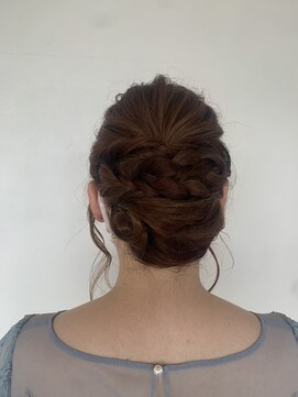 ミルキーウェイ ゆるふわシニヨンスタイル