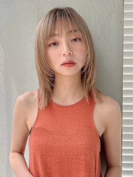 タス(tas) ハイトーン×ミディアムウルフ 似合わせカット顔周り顔まわり