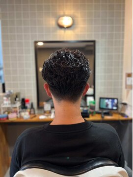 ザ ブライト バーバー(The BRIGHT BARBER) ツーブロ フェザーパーマ