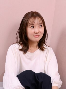 マグノリア バイ ウォーターリリー(Magnolia by Water Lily) 柔らかく女性らしい大人のくびれミディ