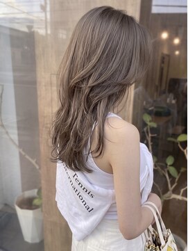 ニコリヘアワークス(nicori hair works) ロング×レイヤー×クールミルクティーベージュ2