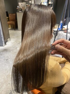 インス(ensue) 20代30代40代髪質改善カラーオリーブベージュ艶感ロブヘアー