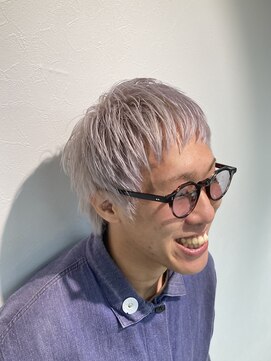 コワファーストナガサキシャンプーボーイ(COIFF1RST NAGASAKI SHAMPOO BOY) ブリーチ2回 ホワイトカラー