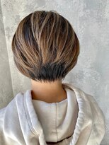 ハサミバイアトリエナガノ 千葉(8sami by atelier nagano)&nbsp;ショートボブ/センターパート/ツヤ髪/グラデーション/イヤリング