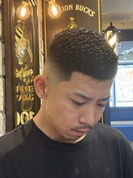 ミリオンバックス 上野(Million Bucks) 濡れパン　アイロンパーマ　スキンフェード