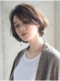 大人かわいい ショートパーマ 大人ガーリー ネイビージュ 黒髪
