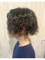 ヒマワリ(HIMAWARI)&nbsp;スパイラルパーマ　センターパート　マンバン