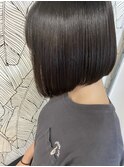 ナチュラル黒髪切りっぱなしミニボブ縮毛矯正