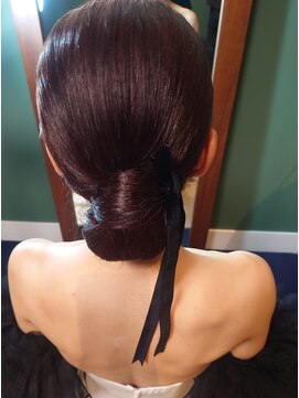 ビスポーク(BESPOKE) 20代30代40代◎結婚式アッシュカラーこなれ大人まとめ髪シニヨン