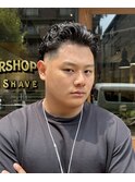 スキンフェードかきあげオールバックカーリーパーマ