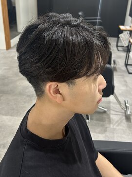 ヒュイル バイ ニアウ(Hwyl by Niau) メンズカットパーマセンターパートニュアンスパーマスパイラル