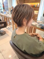 ロハスバイケンジ(LOHAS by KENJE)&nbsp;すぐに白髪が気になる方にオススメのくびれショート