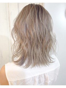 アンベリール 大名(Embellir) グレージュ