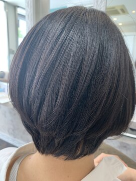 アドラシオン(Adoration) 潤艶ショートボブ