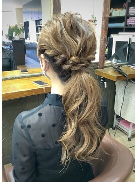 グレースモア(Grace More) （久留米／西原）編みこみルーズローポニー